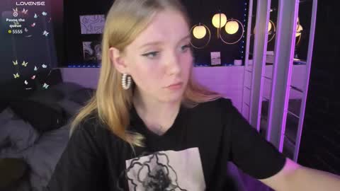 Snapshot of layla_glam chatting on 09-20-25, 01:34 layla_glam online show from 09-20-25, 01:34