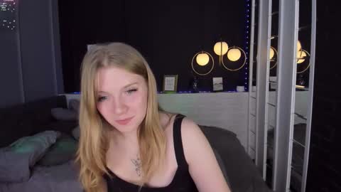 Snapshot of layla_glam chatting on 09-29-25, 01:38 layla_glam online show from 09-29-25, 01:38