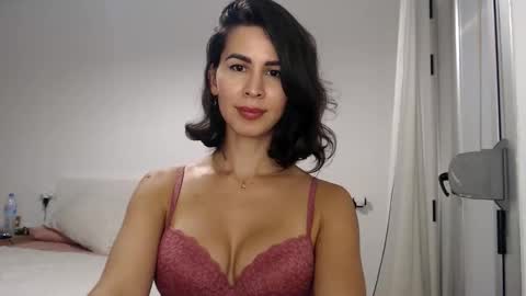 Snapshot of layladarkeyes chatting on 09-19-25, 04:07 Layla online show from 09-19-25, 04:07