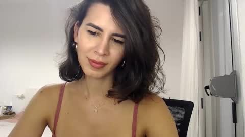 Snapshot of layladarkeyes chatting on 10-08-25, 09:23 Layla online show from 10-08-25, 09:23