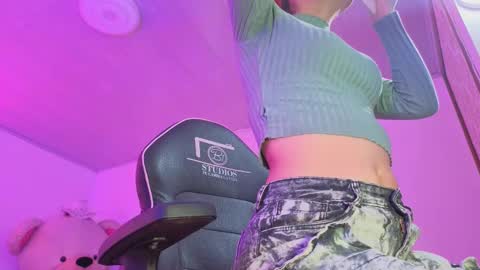 Snapshot of laylafoxy_tay chatting on 11-07-25, 03:28 laylafoxy_tay online show from 11-07-25, 03:28