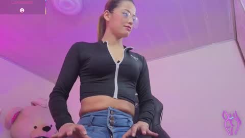 Snapshot of laylafoxy_tay chatting on 11-11-25, 03:39 laylafoxy_tay online show from 11-11-25, 03:39