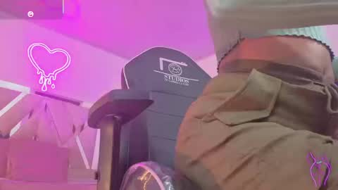 Snapshot of laylafoxy_tay chatting on 11-12-25, 03:29 laylafoxy_tay online show from 11-12-25, 03:29