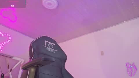 Snapshot of laylafoxy_tay chatting on 11-15-25, 03:37 laylafoxy_tay online show from 11-15-25, 03:37