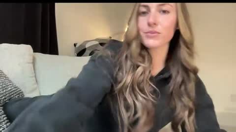 laylahlaylah1 online show from 04-19-26, 02:49