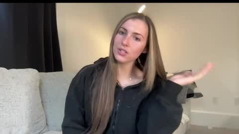 laylahlaylah1 online show from 04-22-26, 11:34