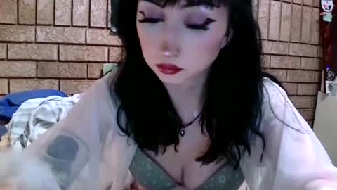 Layla Kills online show from 10-01-25, 06:19