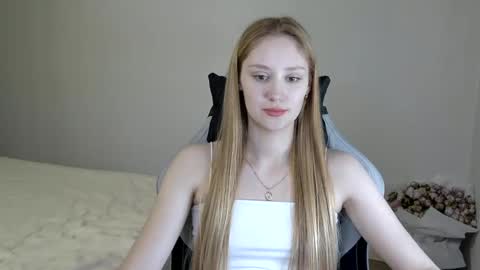 LaylaPretty001 online show from 02-19-25, 08:44