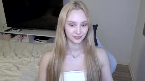 LaylaPretty001 online show from 03-12-26, 06:19