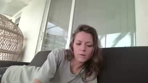 Snapshot of laylarainvip chatting on 12-05-25, 08:38 laylarainvip online show from 12-05-25, 08:38