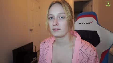 Layla Universe online show from 11-26-25, 05:08