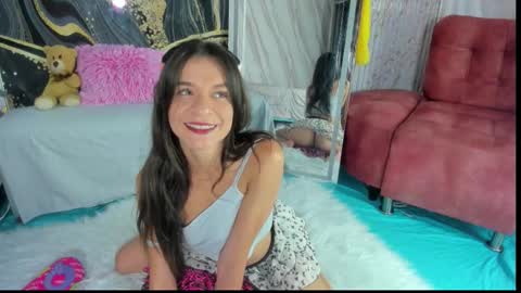 Snapshot of layqueen77 chatting on 10-14-25, 02:45 Layqueen online show from 10-14-25, 02:45