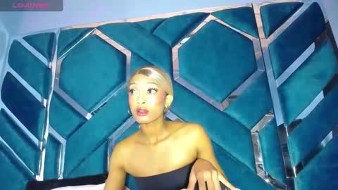 lea sewwtly online show from 10-30-25, 01:34