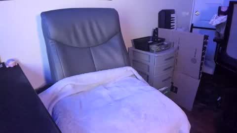 Leafy online show from 12-04-25, 03:38