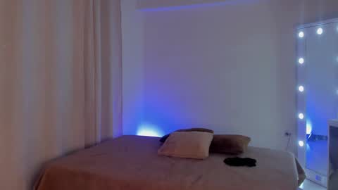 Snapshot of leahaltomm chatting on 02-26-25, 12:16 leahaltomm online show from 02-26-25, 12:16