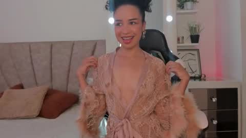 Snapshot of leahaltomm chatting on 10-16-25, 07:59 leahaltomm online show from 10-16-25, 07:59