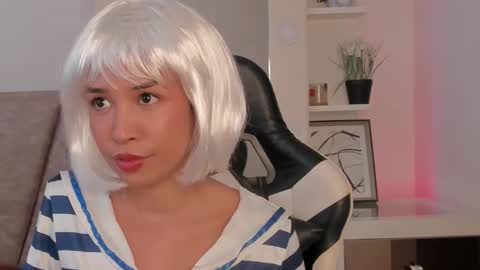 Snapshot of leahaltomm chatting on 10-17-25, 07:16 leahaltomm online show from 10-17-25, 07:16