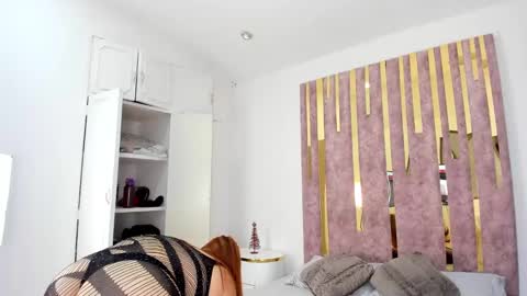 Snapshot of leahbarker chatting on 12-31-24, 12:00 Leah  online show from 12-31-24, 12:00