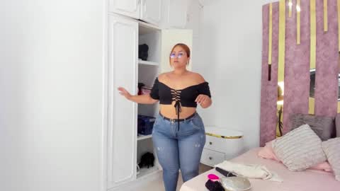 Snapshot of leahbarker chatting on 01-14-25, 12:00 Leah  online show from 01-14-25, 12:00