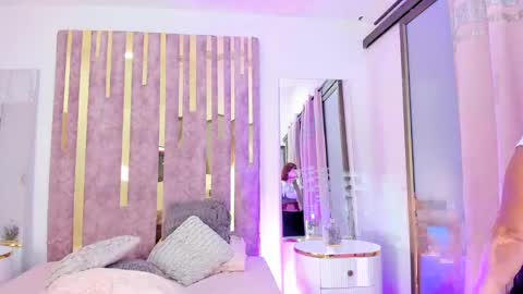 Snapshot of leahbarker chatting on 01-27-25, 10:27 Leah  online show from 01-27-25, 10:27