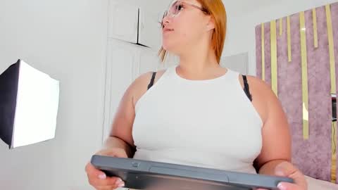 Snapshot of leahbarker chatting on 02-15-25, 09:26 Leah  online show from 02-15-25, 09:26