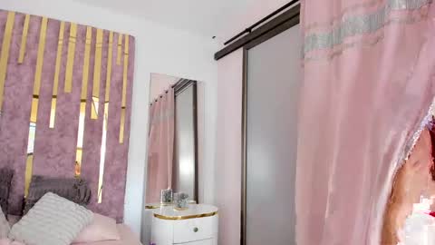 Snapshot of leahbarker chatting on 02-19-25, 09:58 Leah  online show from 02-19-25, 09:58