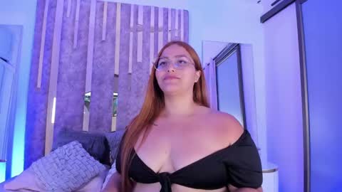 Snapshot of leahbarker chatting on 02-21-25, 02:28 Leah  online show from 02-21-25, 02:28