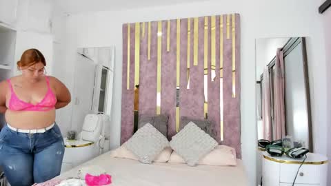 Snapshot of leahbarker chatting on 02-22-25, 08:20 Leah  online show from 02-22-25, 08:20