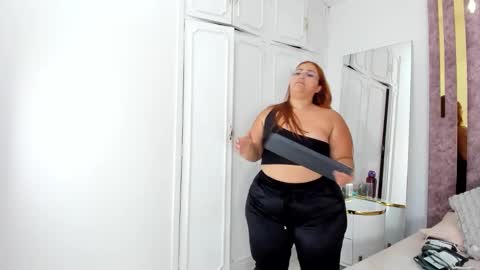 Snapshot of leahbarker chatting on 03-05-25, 10:32 Leah  online show from 03-05-25, 10:32