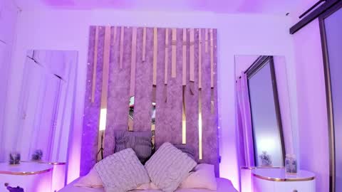 Snapshot of leahbarker chatting on 03-11-25, 11:37 Leah  online show from 03-11-25, 11:37