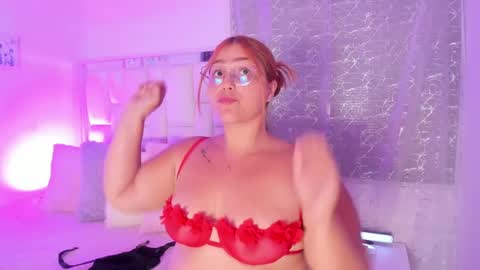 Snapshot of leahbarker chatting on 09-17-25, 01:51 Leah  online show from 09-17-25, 01:51