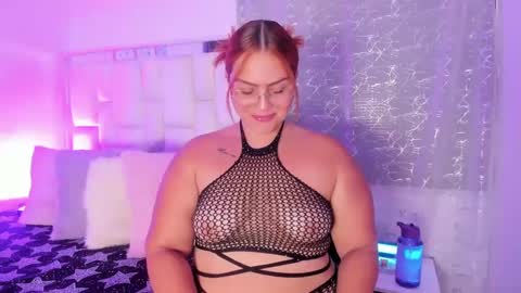 Snapshot of leahbarker chatting on 09-25-25, 01:53 Leah  online show from 09-25-25, 01:53