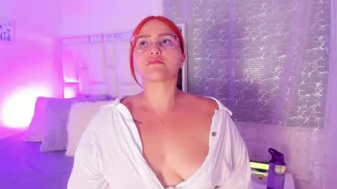 Snapshot of leahbarker chatting on 09-30-25, 02:16 Leah  online show from 09-30-25, 02:16