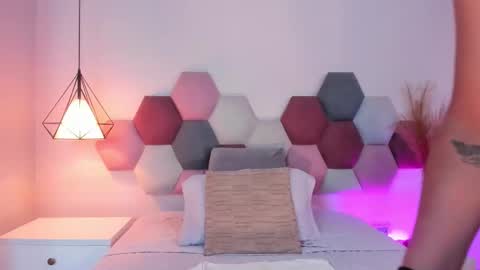 Leah Carter online show from 10-22-25, 06:18