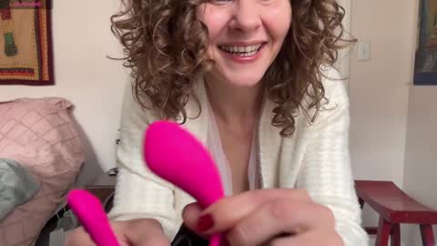 Snapshot of leahsparkles chatting on 12-04-24, 04:05 Leah Sparkles online show from 12-04-24, 04:05