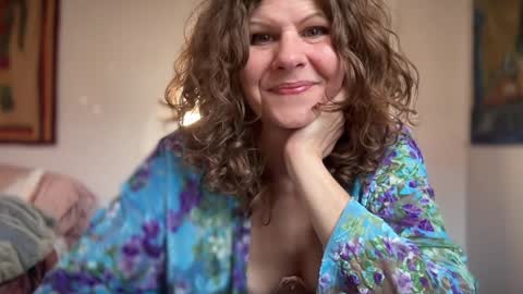 Snapshot of leahsparkles chatting on 12-12-24, 02:11 Leah Sparkles online show from 12-12-24, 02:11