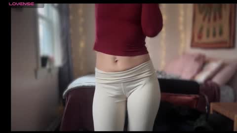 Snapshot of leahsparkles chatting on 01-19-25, 04:46 Leah Sparkles online show from 01-19-25, 04:46