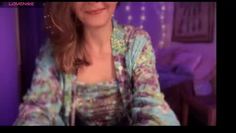 Snapshot of leahsparkles chatting on 01-25-25, 02:37 Leah Sparkles online show from 01-25-25, 02:37