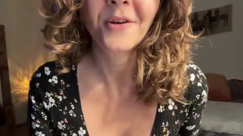 Snapshot of leahsparkles chatting on 10-18-25, 11:33 Leah Sparkles online show from 10-18-25, 11:33