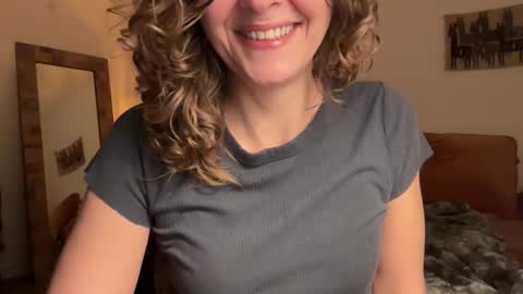 Snapshot of leahsparkles chatting on 10-23-25, 02:33 Leah Sparkles online show from 10-23-25, 02:33