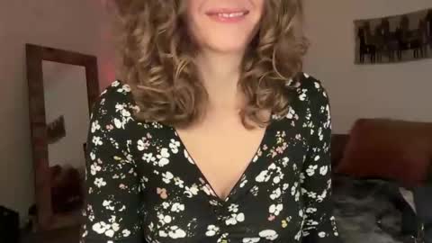 Leah Sparkles online show from 12-17-25, 02:39