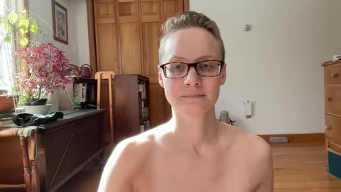 Snapshot of leahwilde chatting on 02-08-25, 06:22 Lee online show from 02-08-25, 06:22