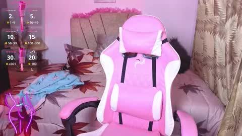 leakitten_ online show from 10-30-25, 08:42