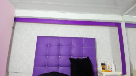 leamoreau__ online show from 10-21-25, 11:00