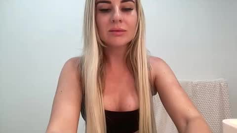 Snapshot of leannaxox chatting on 01-30-25, 10:29 Leanna online show from 01-30-25, 10:29