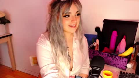 Lea Ray Pie online show from 12-17-24, 05:47