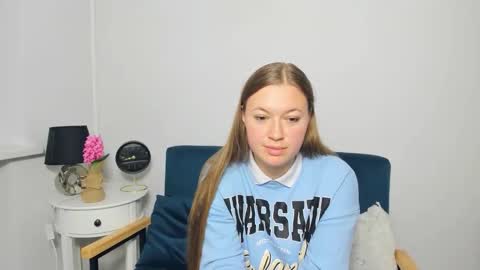 Snapshot of leaslim chatting on 10-07-25, 04:15 Lea online show from 10-07-25, 04:15