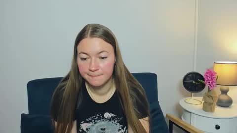 Snapshot of leaslim chatting on 10-16-25, 03:46 Lea online show from 10-16-25, 03:46