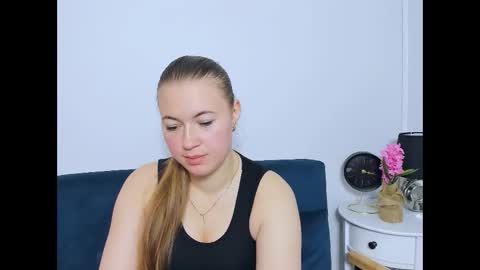 Snapshot of leaslim chatting on 10-21-25, 04:08 Lea online show from 10-21-25, 04:08