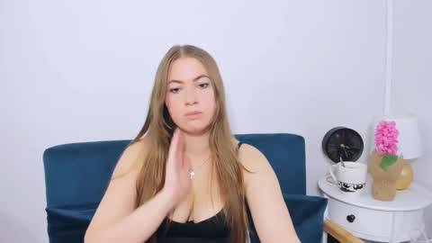 Snapshot of leaslim chatting on 11-07-25, 02:17 Lea online show from 11-07-25, 02:17